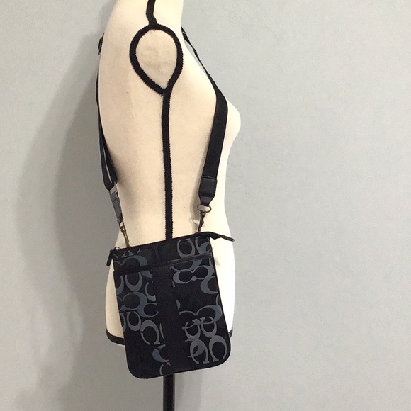 COACH Cross Body - Picture 1 of 6